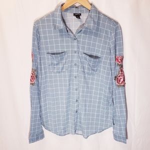 Button up green top with embroidered flowers patch